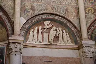 tympan E, au-dessus de la porte sud, la présentation au temple