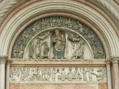 tympan extérieur de la Vierge