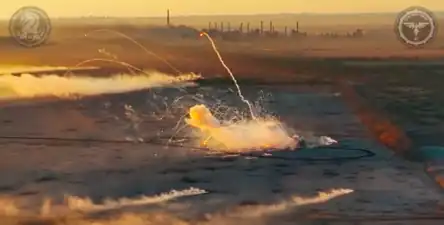 Colonne de blindés russes bombardés le 19 octobre 2023. La cokerie d'Avdiivka est visible en fond