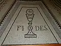 Mosaïque représentant le symbole de la foi (calice et hostie)