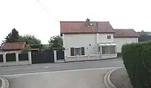 L'ancienne gare transformée en habitation.