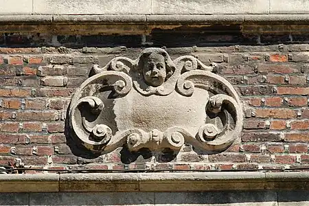 Cartouche à tête d'angelot.