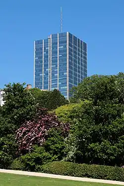 La Blue Tower depuis le Jardin du Roi.