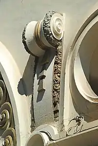 Modillon à volutes.