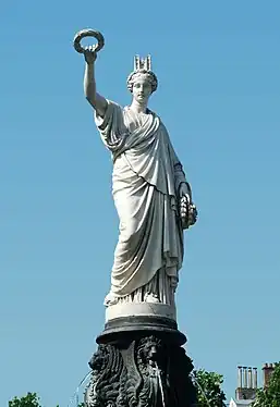 Statue en marbre de la fontaine Rouppe.