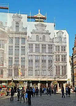 Les bâches lors des travaux de restauration en 2011-2012.