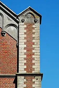 Pinacle de la façade.