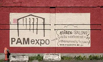 Le PAMexpo représenté sur les fresques du mur est.