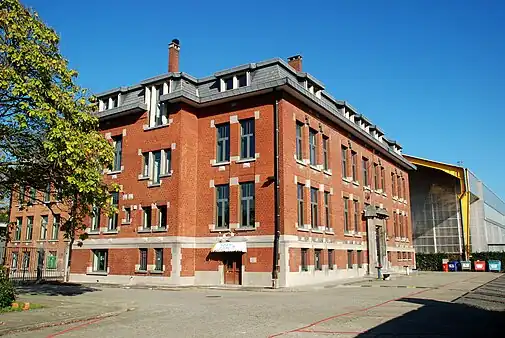 Les « Grands bureaux » (1926) et le « Parc à Mitrailles » (1951).