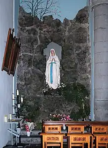 La grotte de Lourdes.