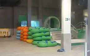 La zone de réception des deux toboggans principaux.