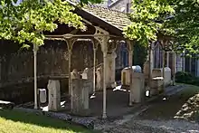 Image des pierres gallo-romaines d'Anglefort conservées dans le parc Jean-Pierre Camus à Belley