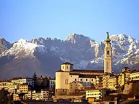 Belluno, chef-lieu sur les montagnes, c'est la porte d'entrée des dolomites.