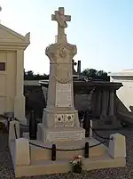 Le monument aux morts près de l'église (sept. 2009)