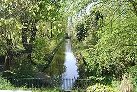 Une courte section du canal existe toujours dans le :parc Betts (en) dans le district d'Anerley
