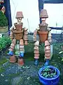 Sculptures en pots de fleurs.