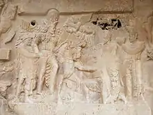 Le triomphe de Shapur Ier sur les empereurs romains (Bas-relief 2)