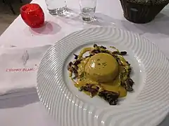 Pâté de foie de volaille, champignons et vin jaune, de Georges Blanc.