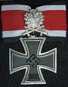 Croix de chevalier de la croix de fer avec feuilles de chêne, glaives et brillants (Allemagne, 1939)