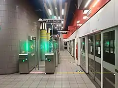 Vue générale du quai (26 mètres) en direction de CH Dron