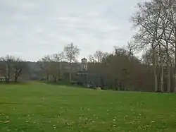 Bois, sentiers et château d'eau de Gourjade.