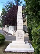 Le monument aux morts.