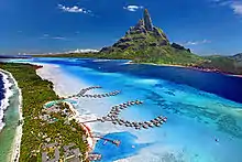 Hôtel dans le lagon.