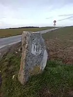 Borne seigneuriale de la Pièce de la Borne à la Calande.