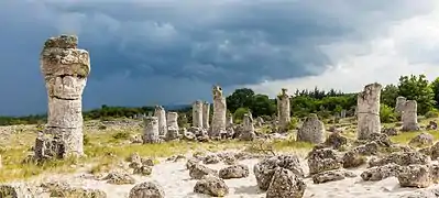 Pobiti Kamani.