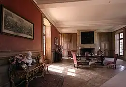 Salle à l'intérieur de l'aile droite du château de Boucard.