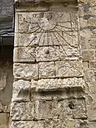 Cadran solaire, pilier de l'église.