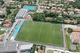 Le complexe sportif « Saint-Exupery » avec le stade, le gymnase et le terrain multisports.