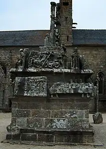 Le calvaire de Tronoën : face sud, vue d'ensemble