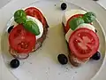 Bruschetta caprese (variante).
