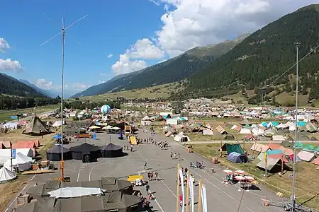 Le Camp fédéral scout 2022 « Mova - on y va » a eu lieu à Conches, ici sur la piste de l'ancien aérodrome.