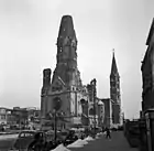 Les ruines de l'église en 1954.
