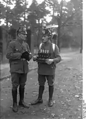 Policiers berlinois équipés d'un radio-émetteur, octobre 1923