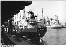 Le chimiquier Lavaux amarré dans le port de Rostock en 1985.