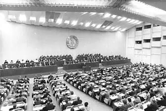 La salle plénière (1987).