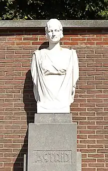 Buste de la Reine Astrid devant le parc portant son nom à Charleroi.