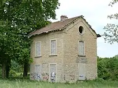 L'ancienne gare de Dizimieu, sur la ligne du Chemin de fer de l'Est de Lyon