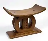 Tabouret ashanti en bois du Tropenmuseum