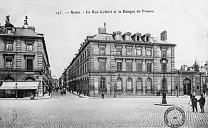 Depuis la place Simone Veil avec la Banque de France sur la droite.