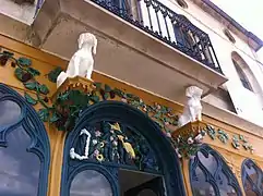 Le café des Chiens Blancs.