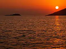 Rivage nord de la baie de Crovani.