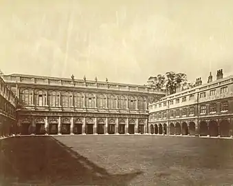 Nevile's court dans le Trinity College