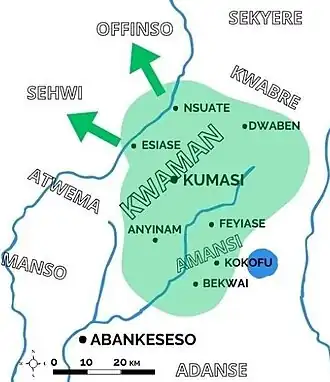 Carte focalisée aux environs de Kumasi avec les rivières principales, les villes membres de la confédération ashanti ainsi que les États environnants avec deux flèches marquants les premières expansions militaires