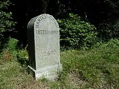 Borne no 242 « Côtes du Nord ».