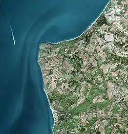 Le cap Blanc-Nez, la Manche et les marais vus de la route du Châtelet.