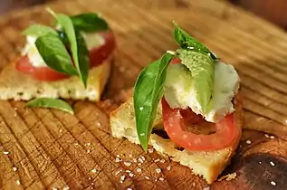 Bruschetta caprese et parmesan (variante).